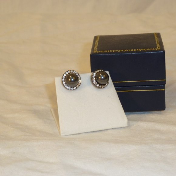 Grey Pearl Stud earrings with swarovski encircling the pearls. - Picture 2 of 4